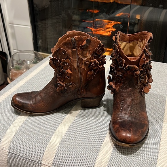 ♥️ANTHROPOLOGIE ♥️SHERIDAN l MIA ♥️Flowers Leather Ankle Boots Size 9 - Picture 6 of 16